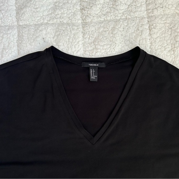 FOREVER 21 - Women's Black V-Neck Top - Picture 3 of 8